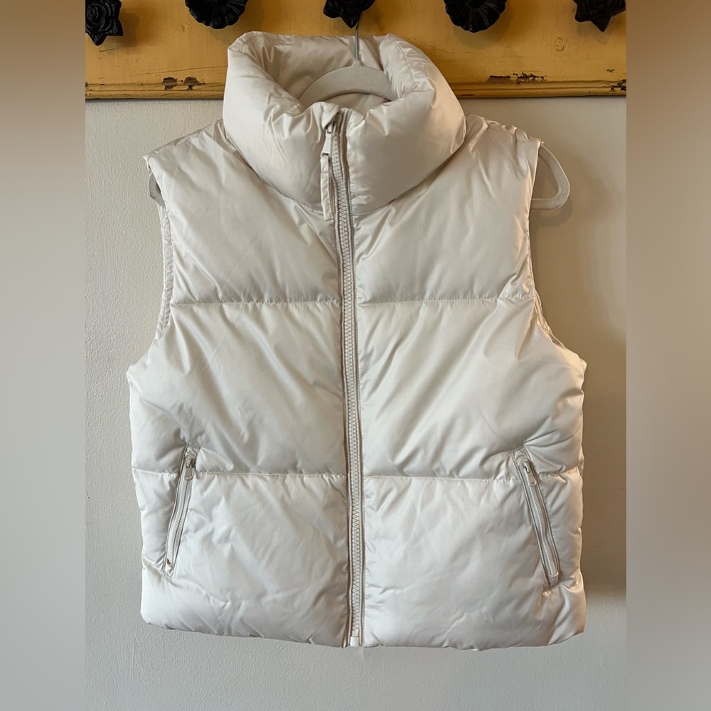 OLD NAVY White Puffer Vest w Pockets Size Small NEW